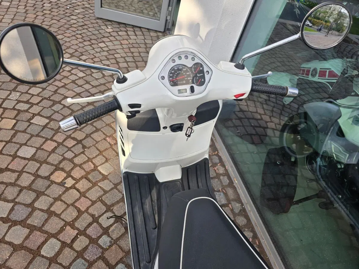 Vespa GTS 300 (2010 - 14) (9)