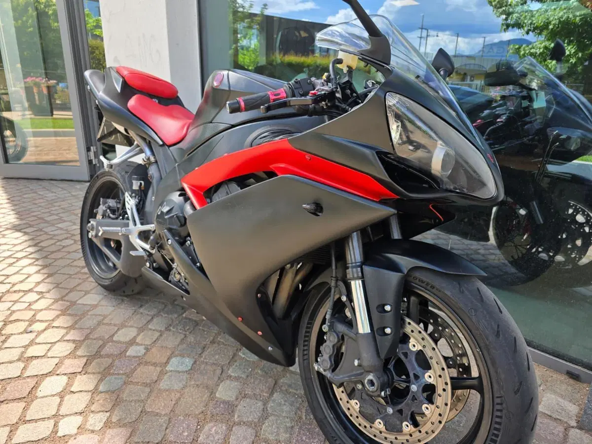 Yamaha YZF R1 (2007 - 08) (8)