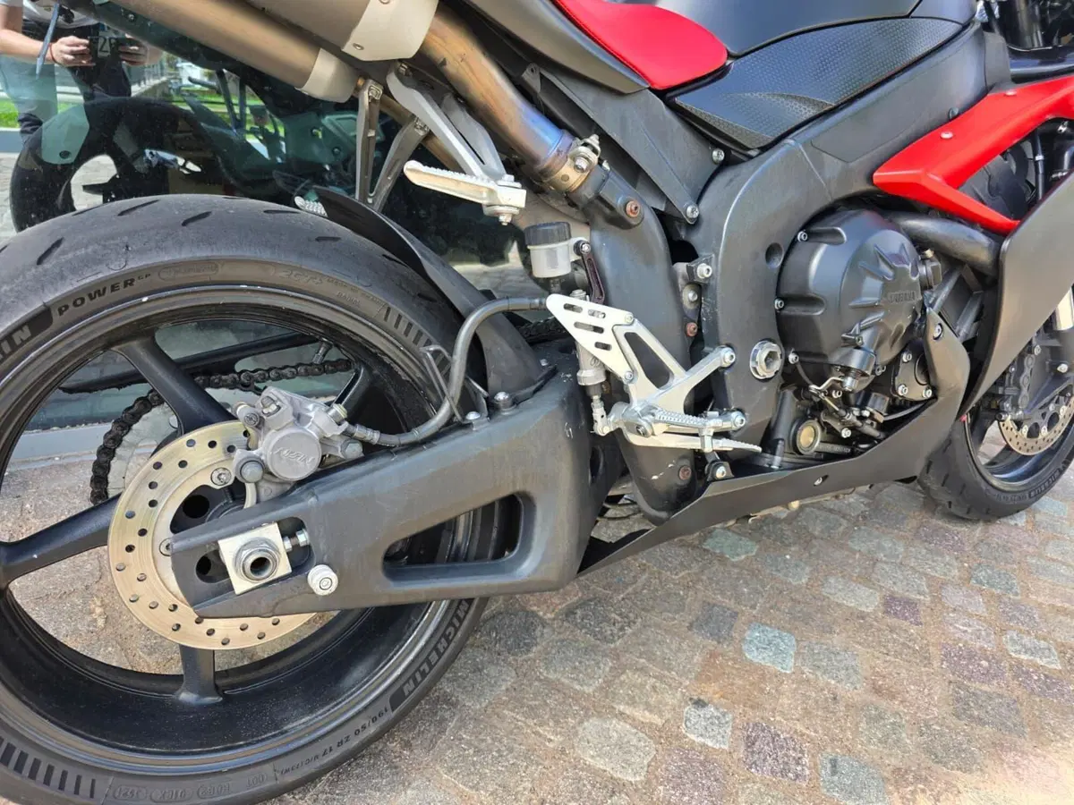 Yamaha YZF R1 (2007 - 08) (9)