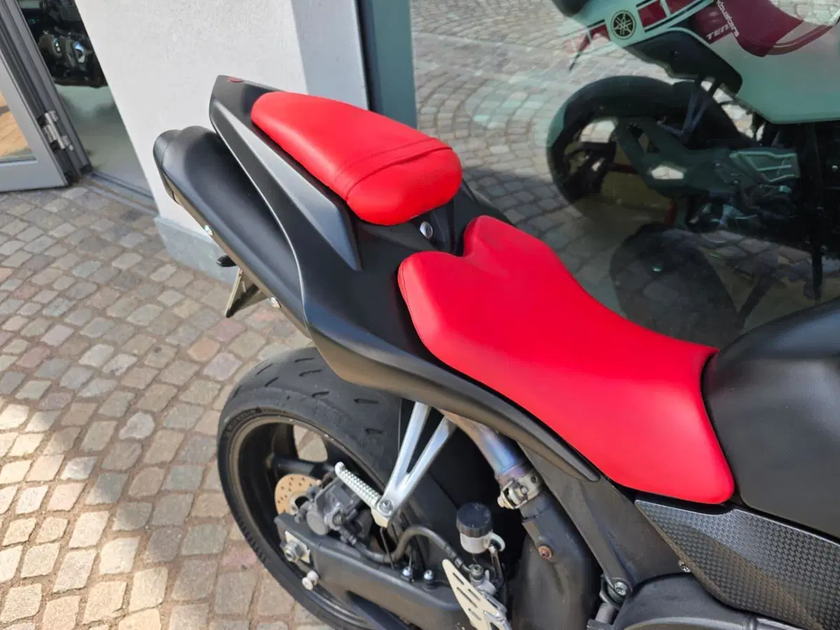 Yamaha YZF R1 (2007 - 08) (10)