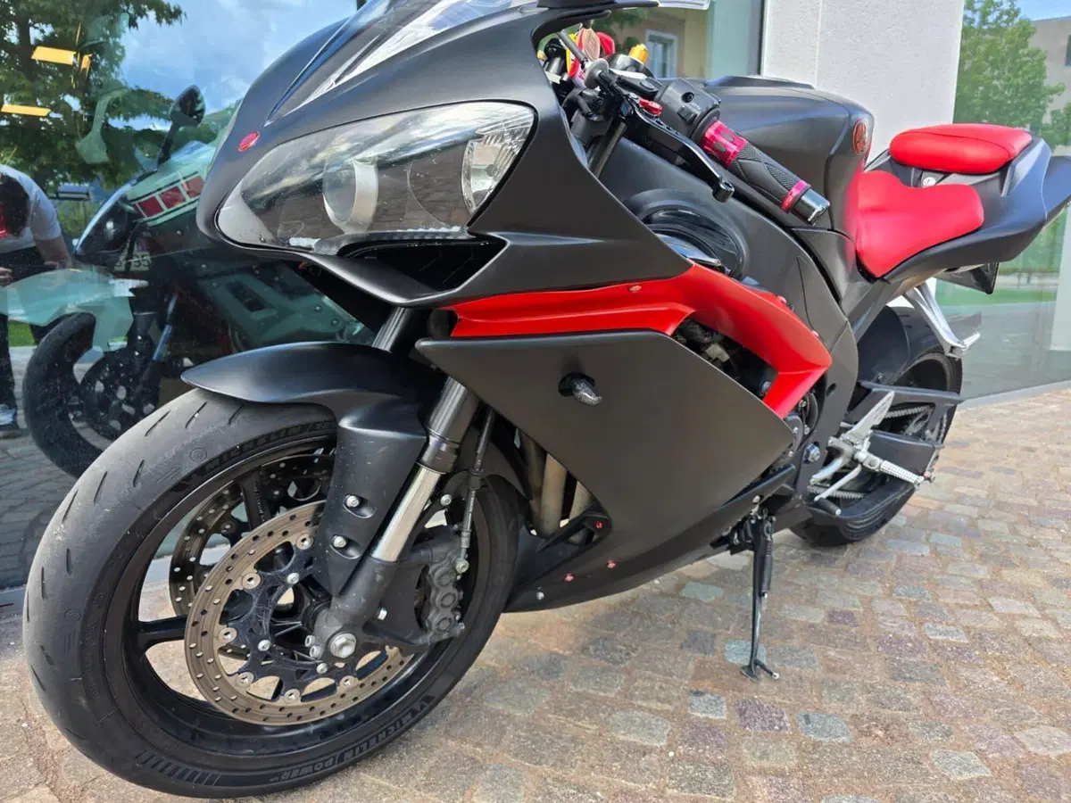 Yamaha YZF R1 (2007 - 08) (12)