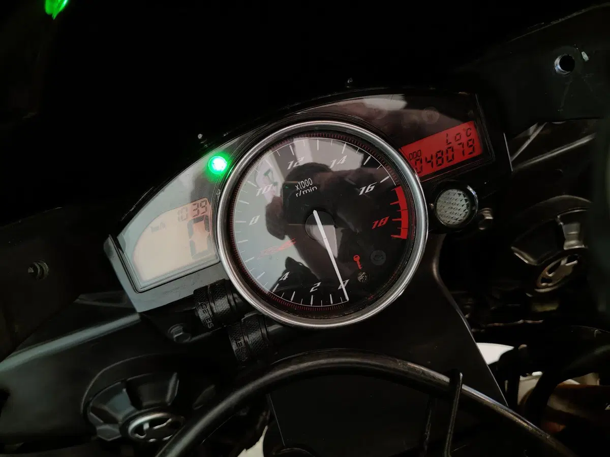 Yamaha YZF R6 (2008 - 09) (6)