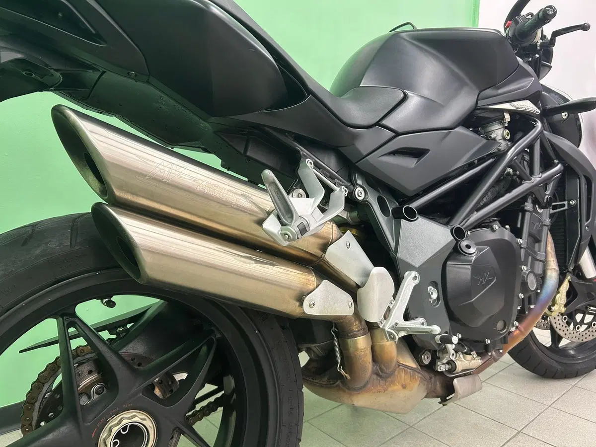 MV Agusta Brutale 920 (2011 - 12) (9)