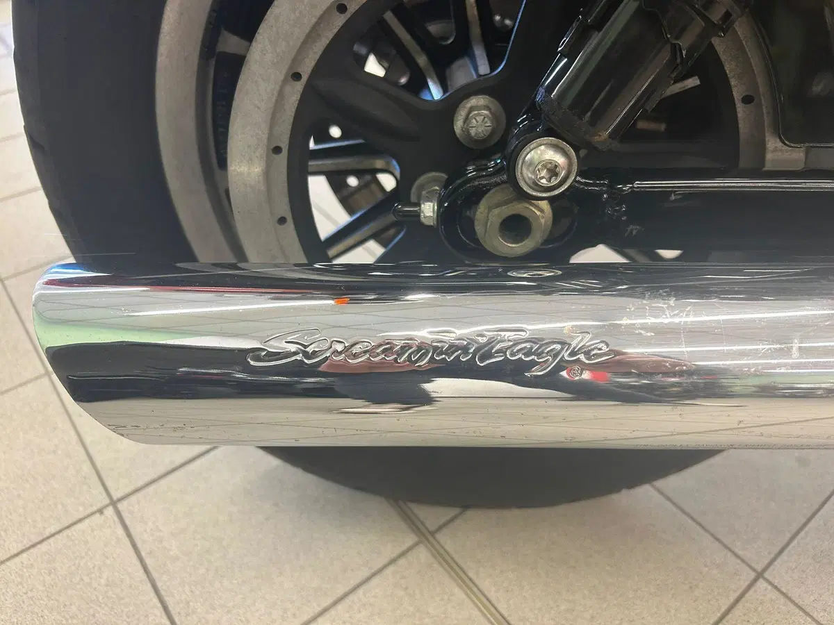 Harley-Davidson 883 R (2008 - 16) - XL 883R (8)