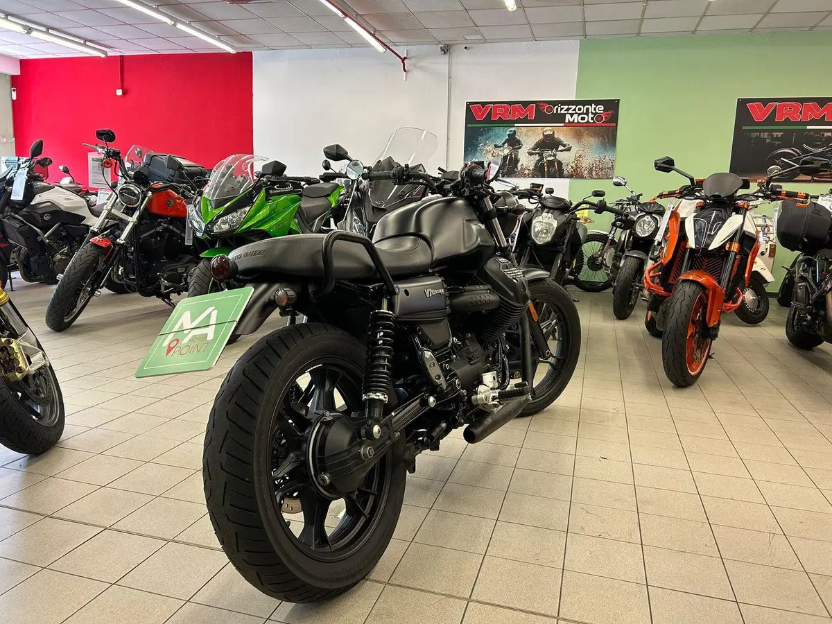 Moto Guzzi V7 III Stone (2017 - 20) (6)