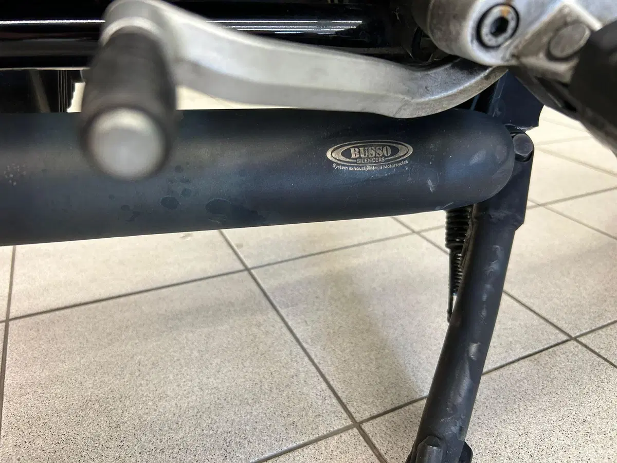 Moto Guzzi V7 III Stone (2017 - 20) (7)