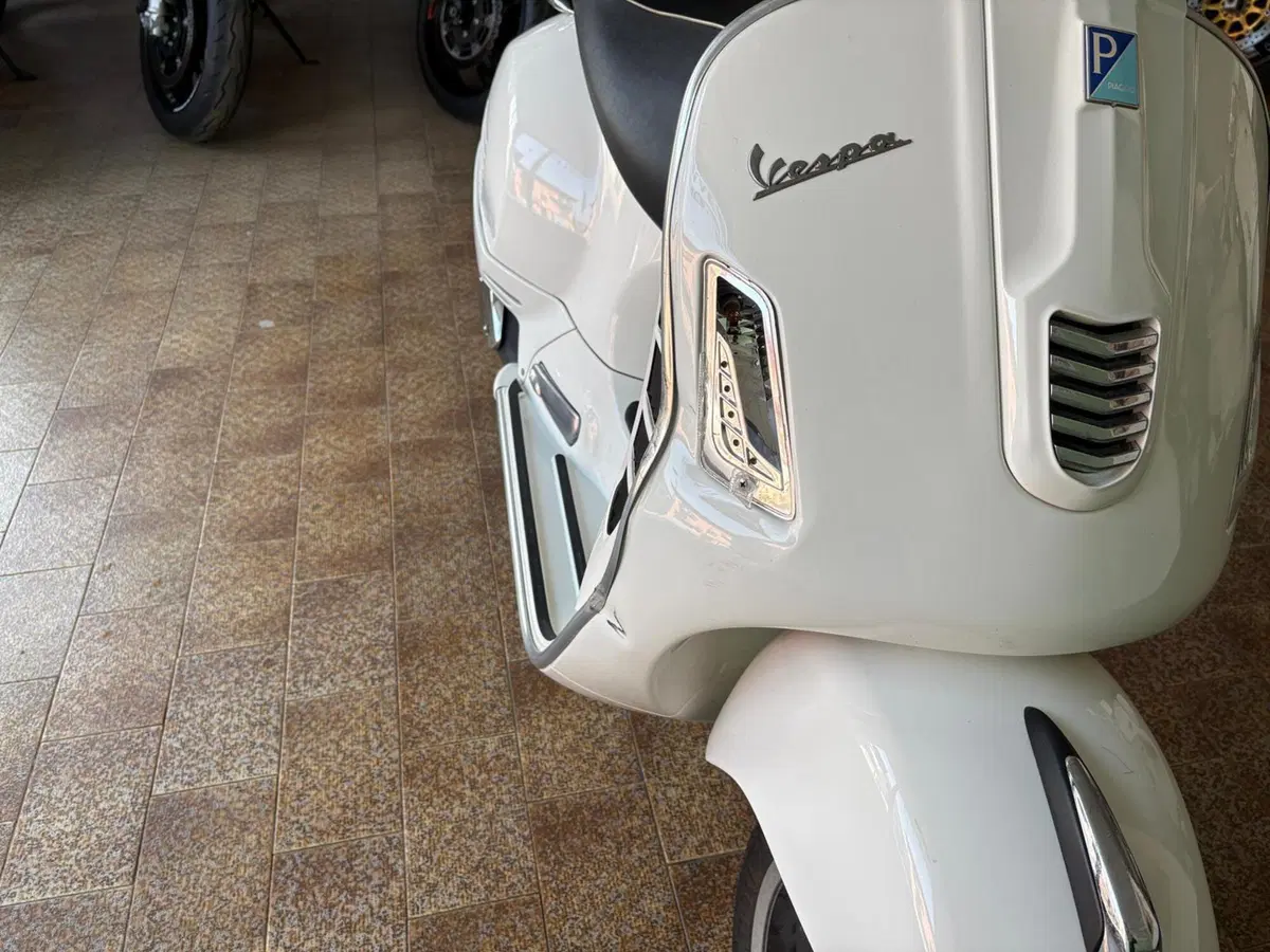 Vespa GTS 300 ABS (2014 - 16) (13)