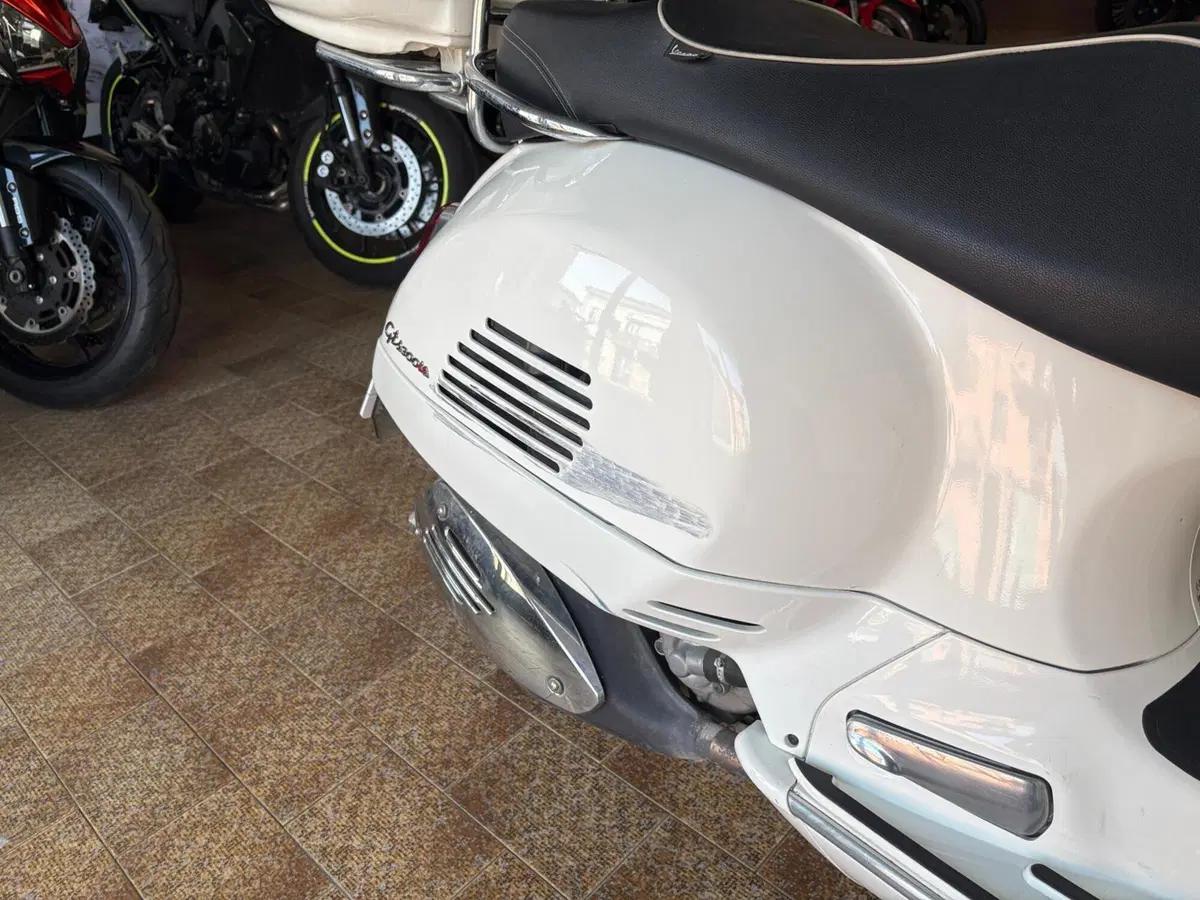 Vespa GTS 300 ABS (2014 - 16) (15)
