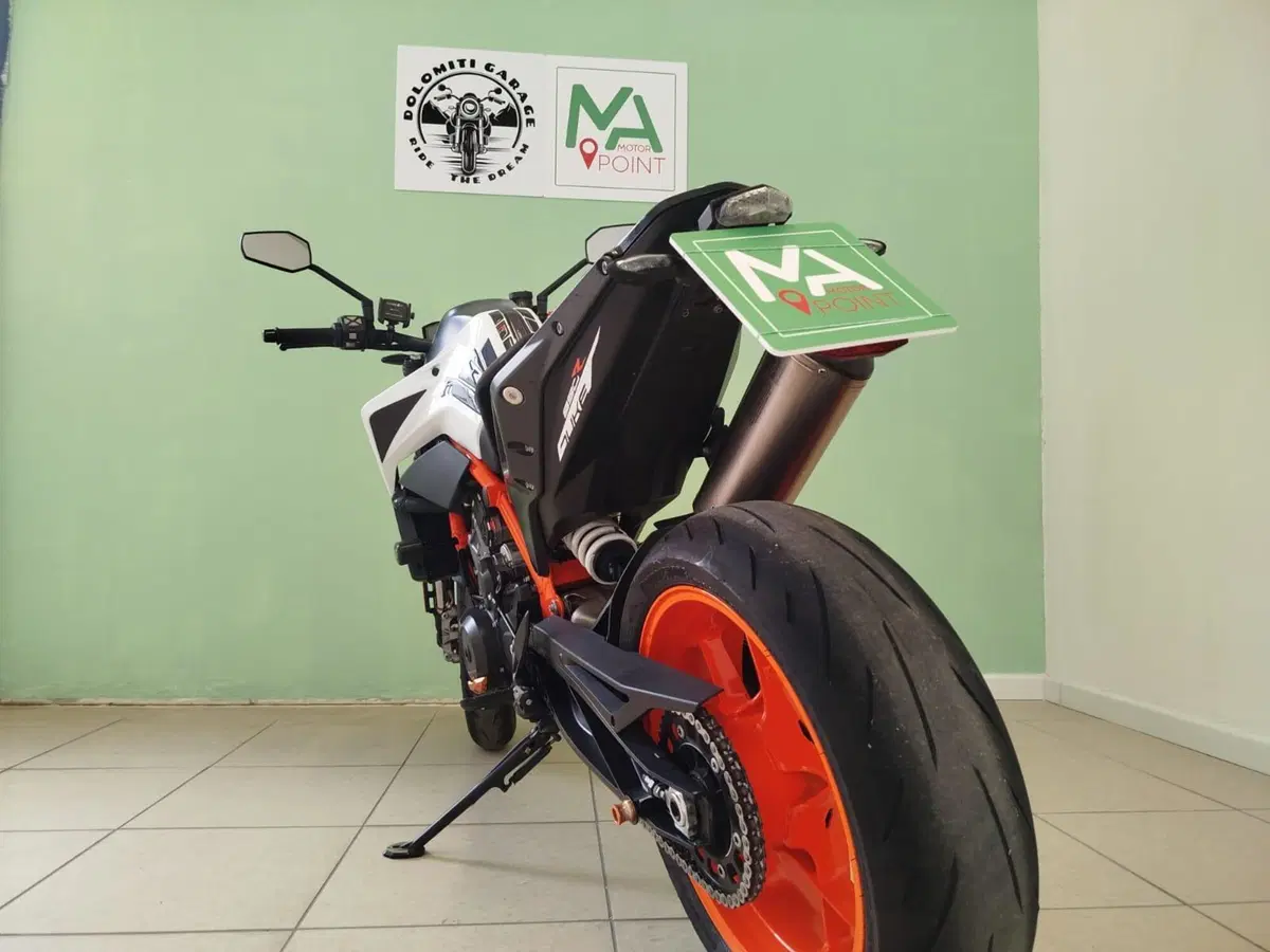 KTM 890 Duke R (2021) (9)