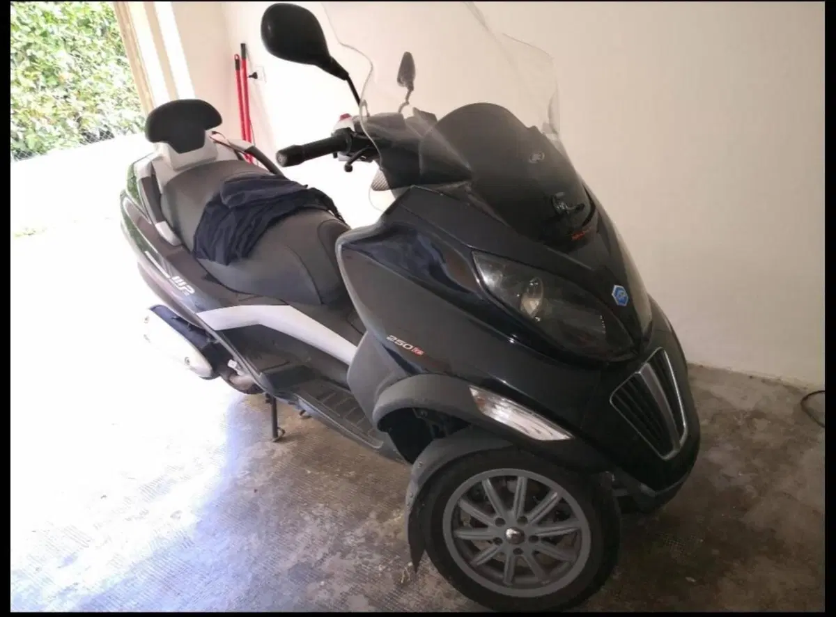 Piaggio MP3 250 i.e.