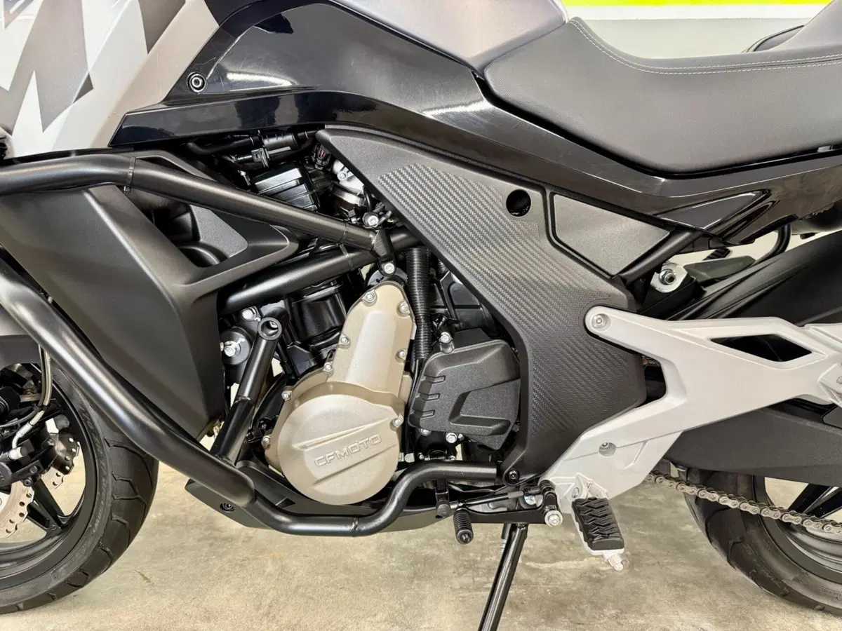 CFMOTO 650MT (2021 - 24) (10)