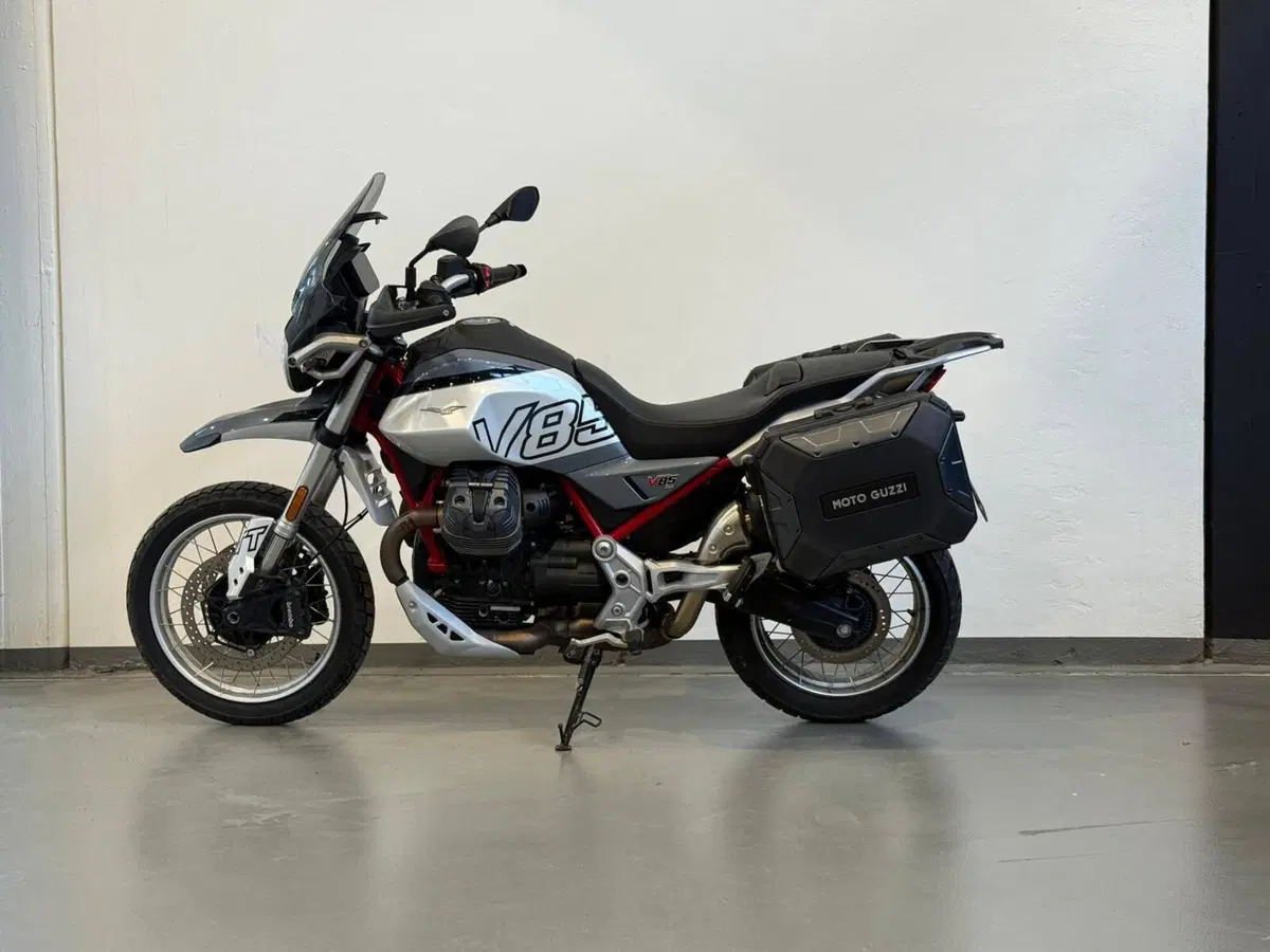 Moto Guzzi V85 TT (2024 - 26)