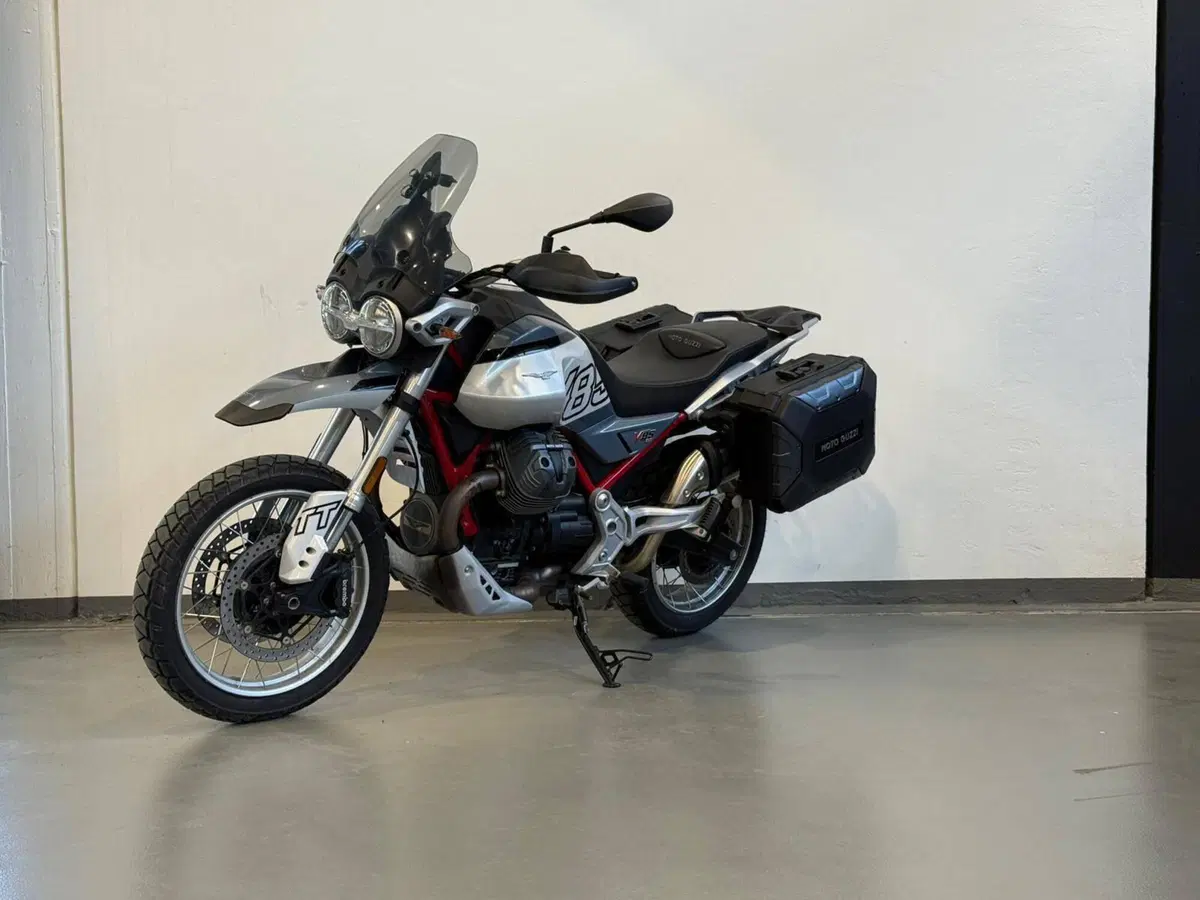 Moto Guzzi V85 TT (2024 - 26) (2)