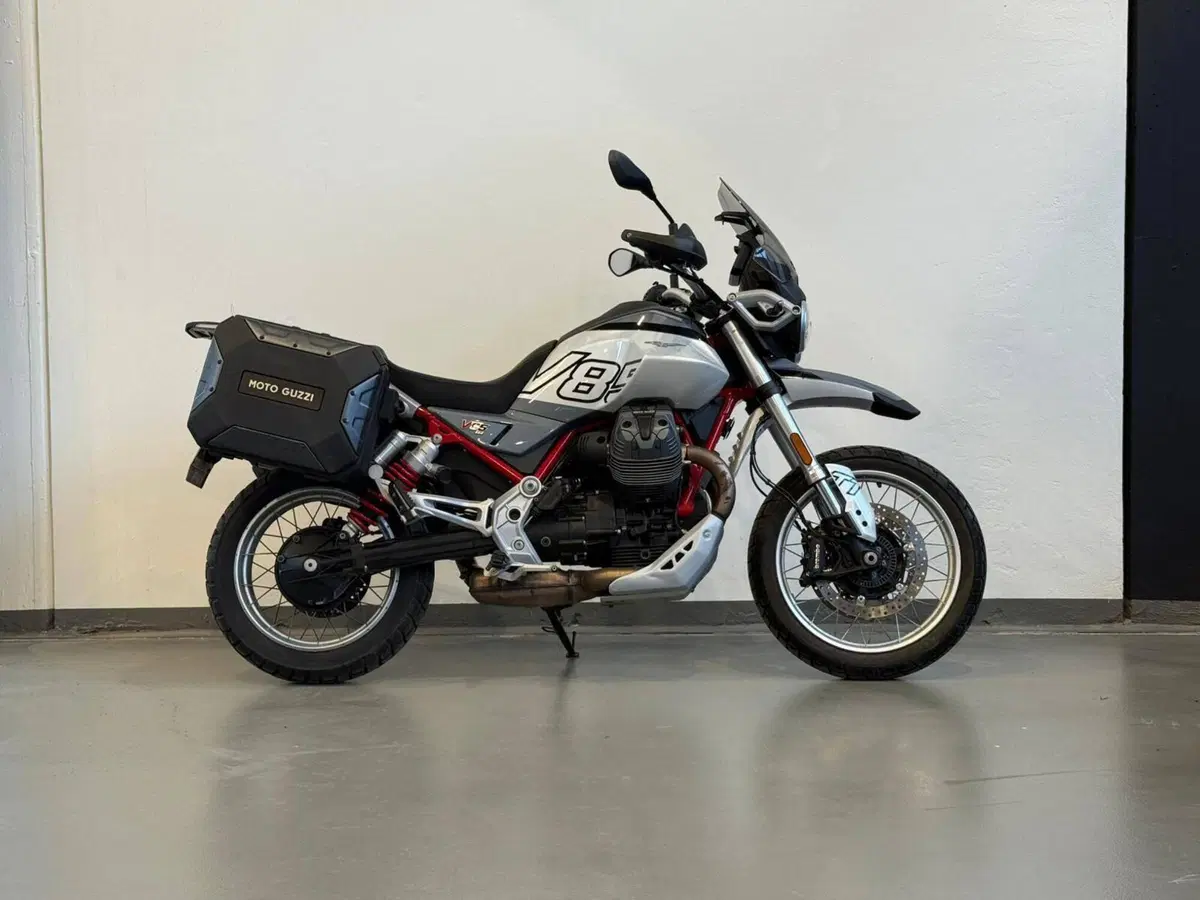 Moto Guzzi V85 TT (2024 - 26) (4)