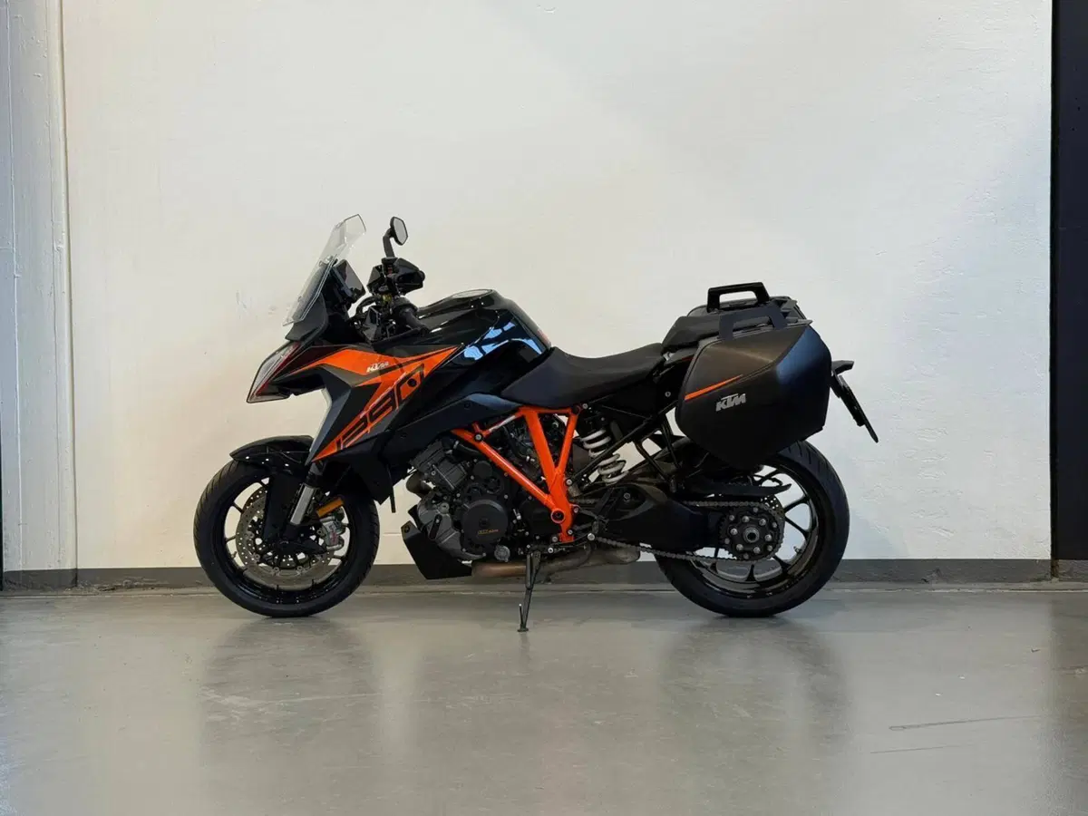 KTM 1290 Super Duke GT (2019 - 20)