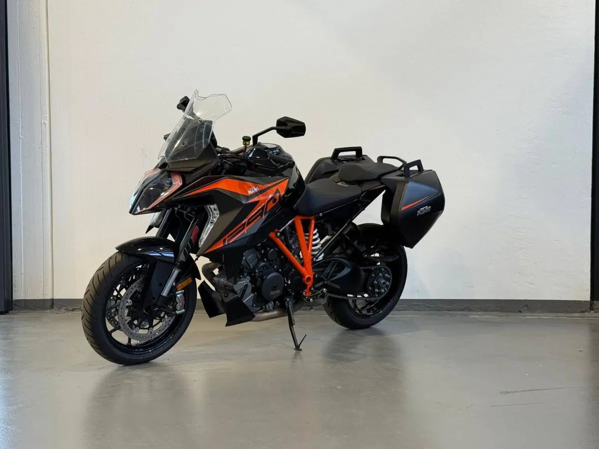 KTM 1290 Super Duke GT (2019 - 20) (2)