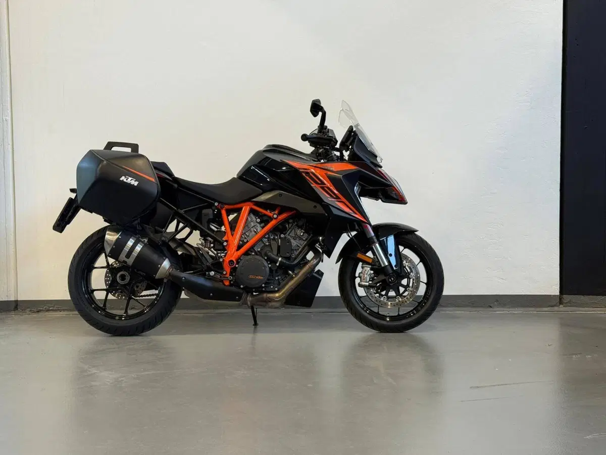 KTM 1290 Super Duke GT (2019 - 20) (4)