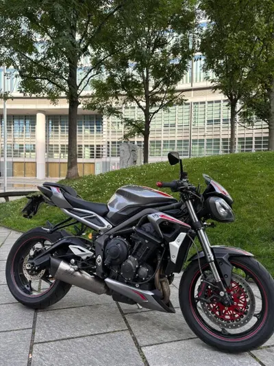 Triumph Street Triple RS (2020 - 22) usata