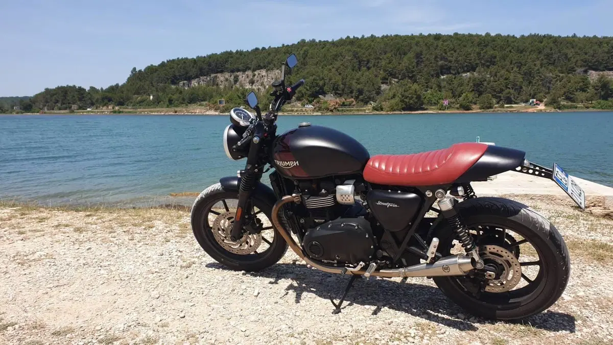 Triumph Street Twin 900 (2016) (2)