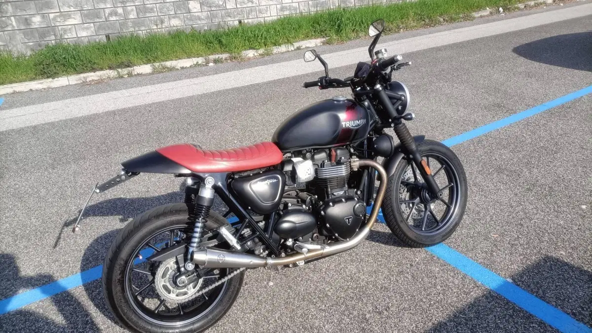 Triumph Street Twin 900 (2016) (4)