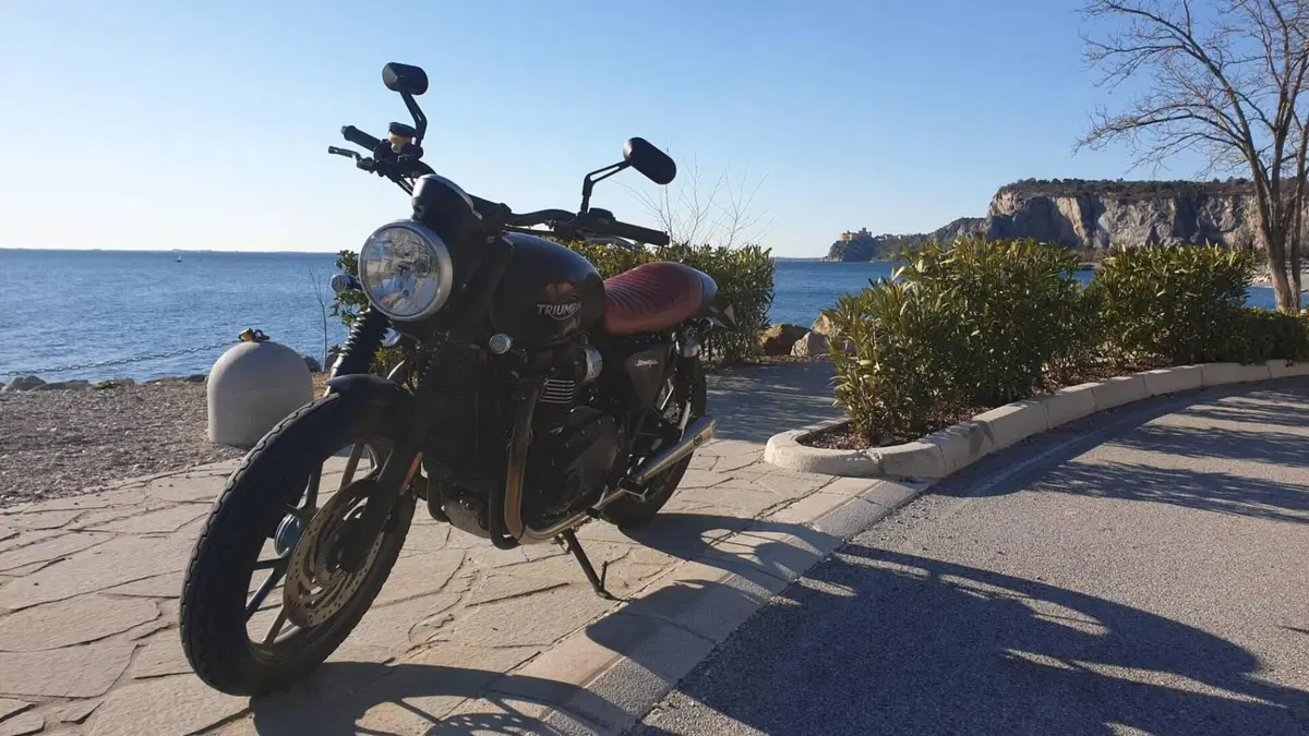 Triumph Street Twin 900 (2016) (6)