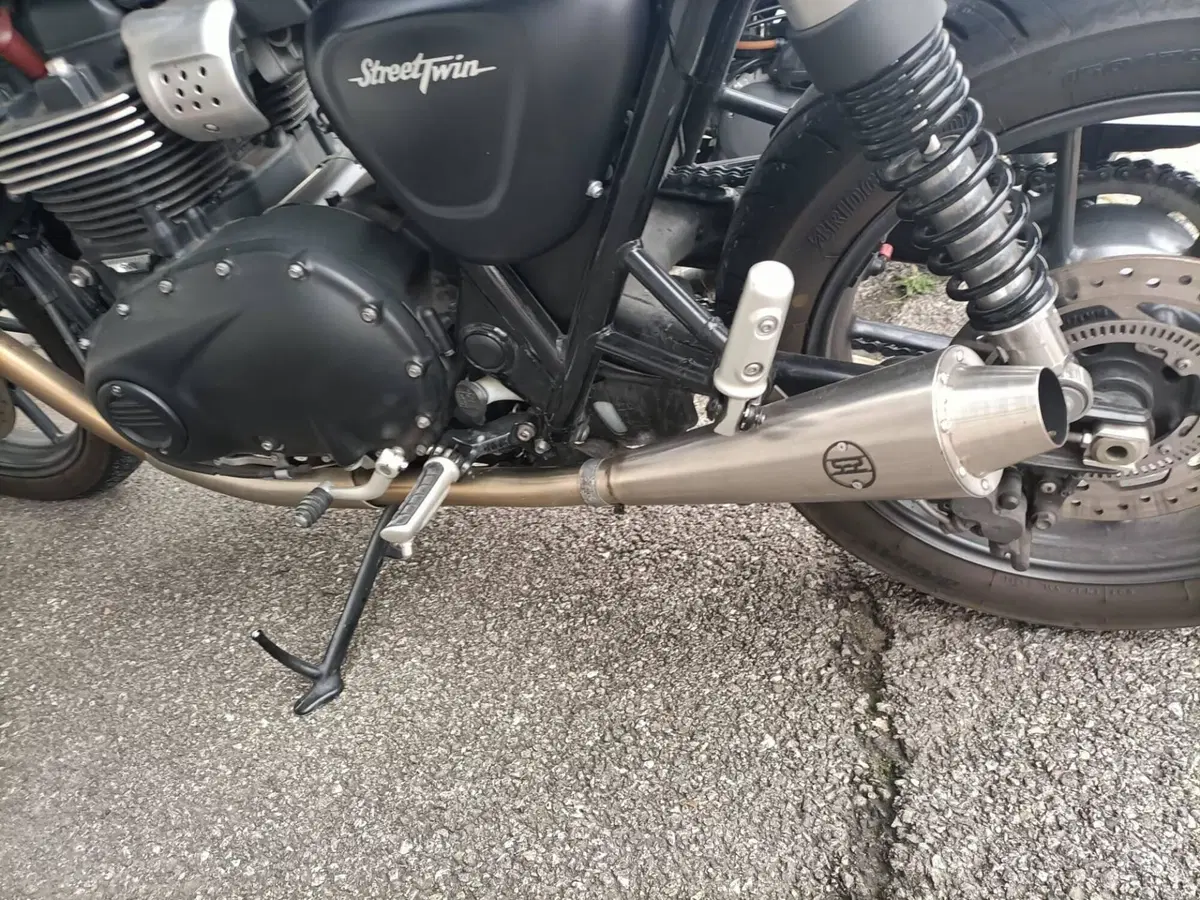 Triumph Street Twin 900 (2016) (9)
