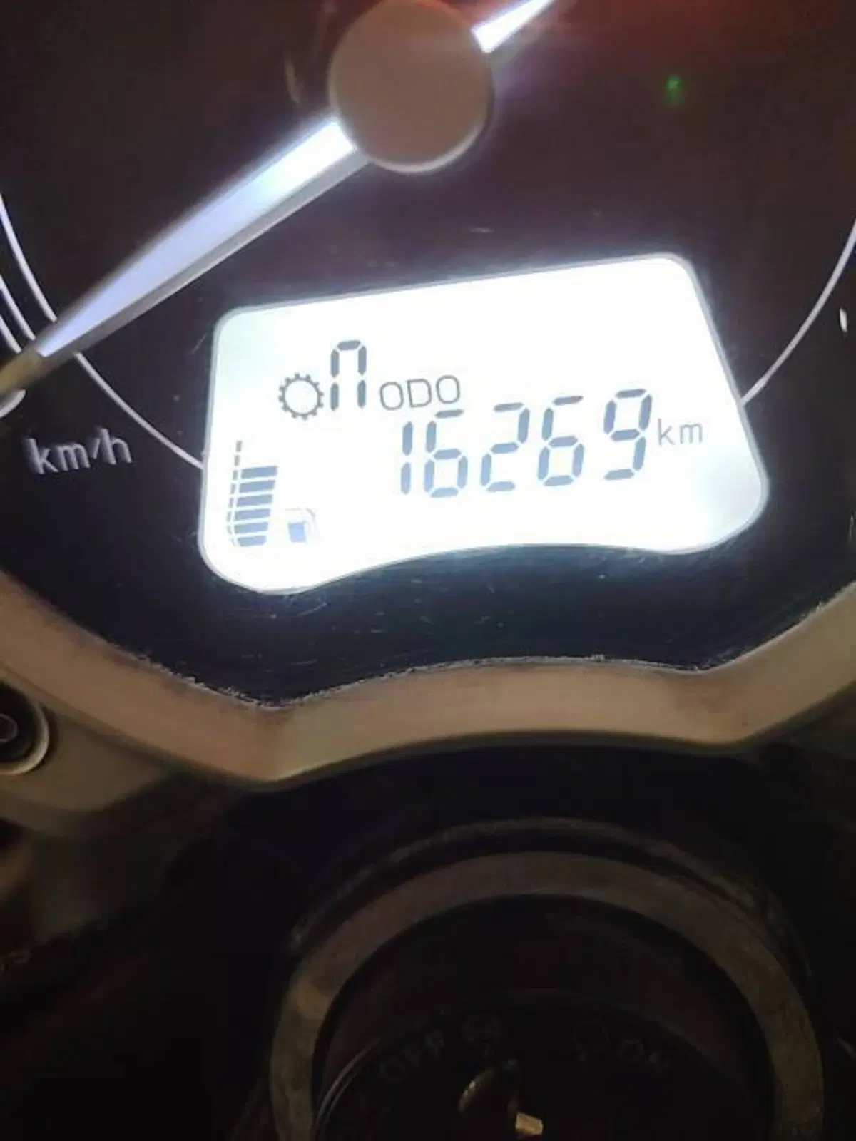 Triumph Street Twin 900 (2016) (11)