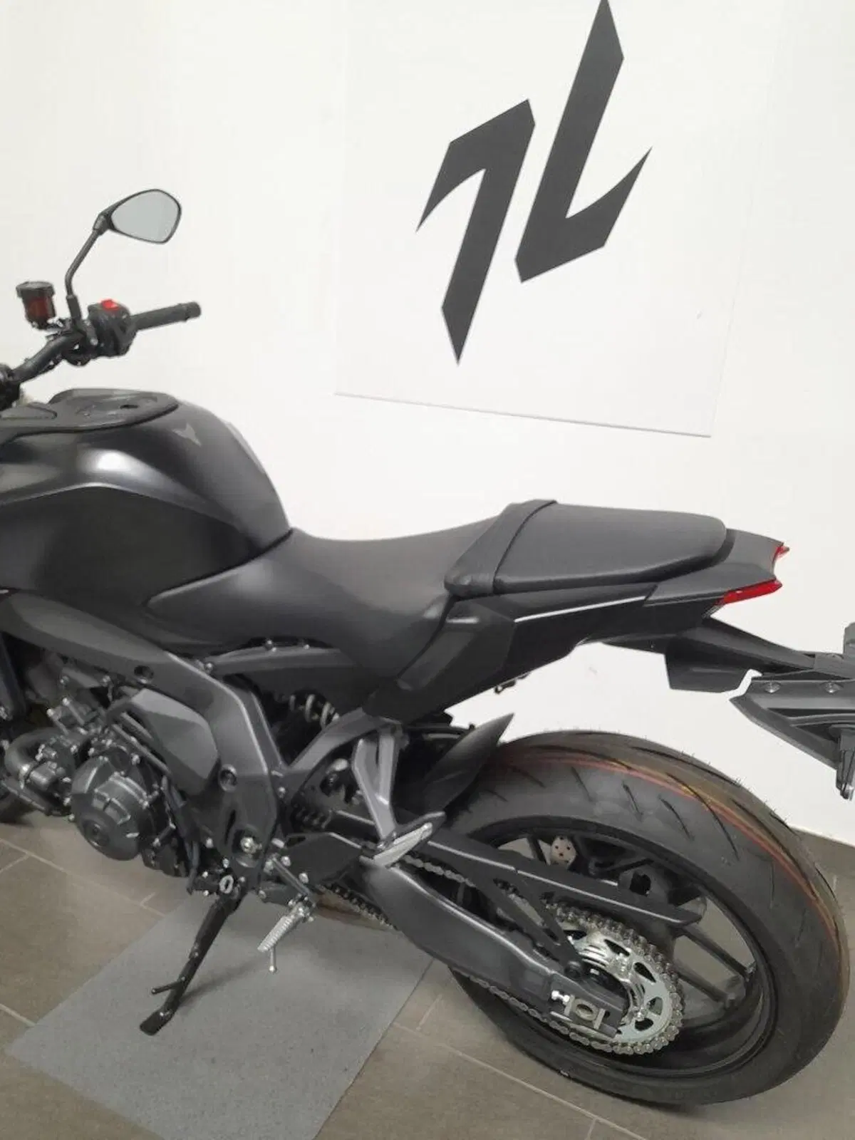 Yamaha MT-09 Y-AMT (2024 - 26) (2)