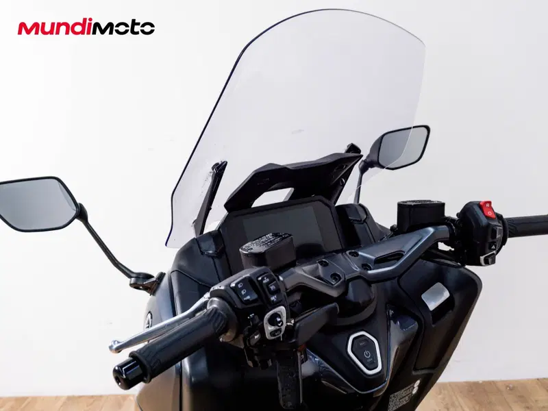 Yamaha T-Max 560 Tech Max (2025 - 26) (11)