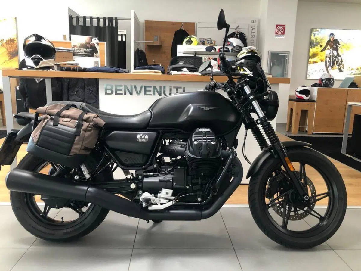 Moto Guzzi V7 Stone (2021 - 24)