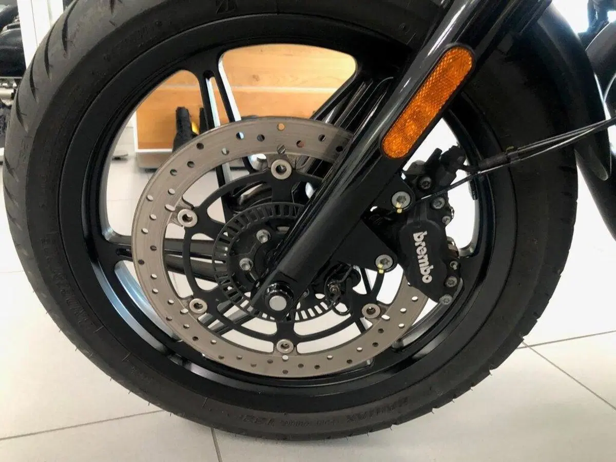 Moto Guzzi V7 Stone (2021 - 24) (9)