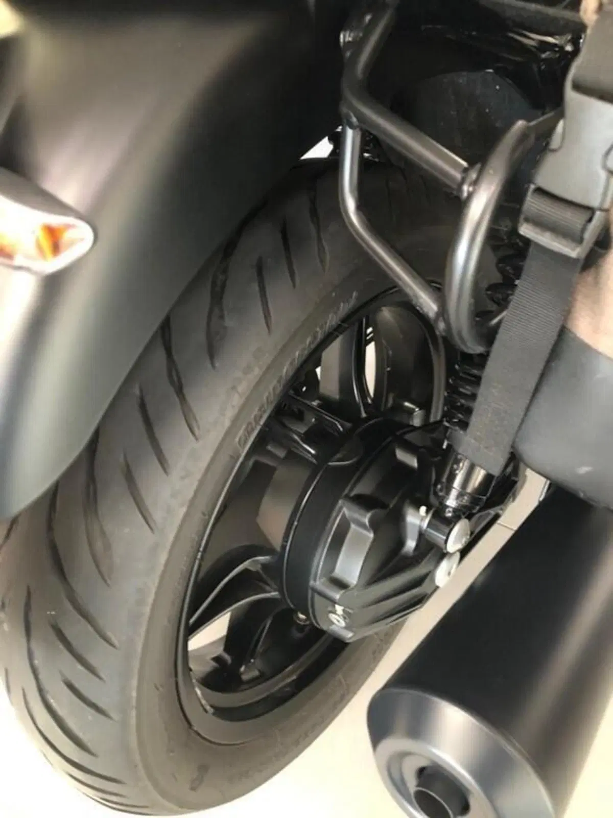 Moto Guzzi V7 Stone (2021 - 24) (11)