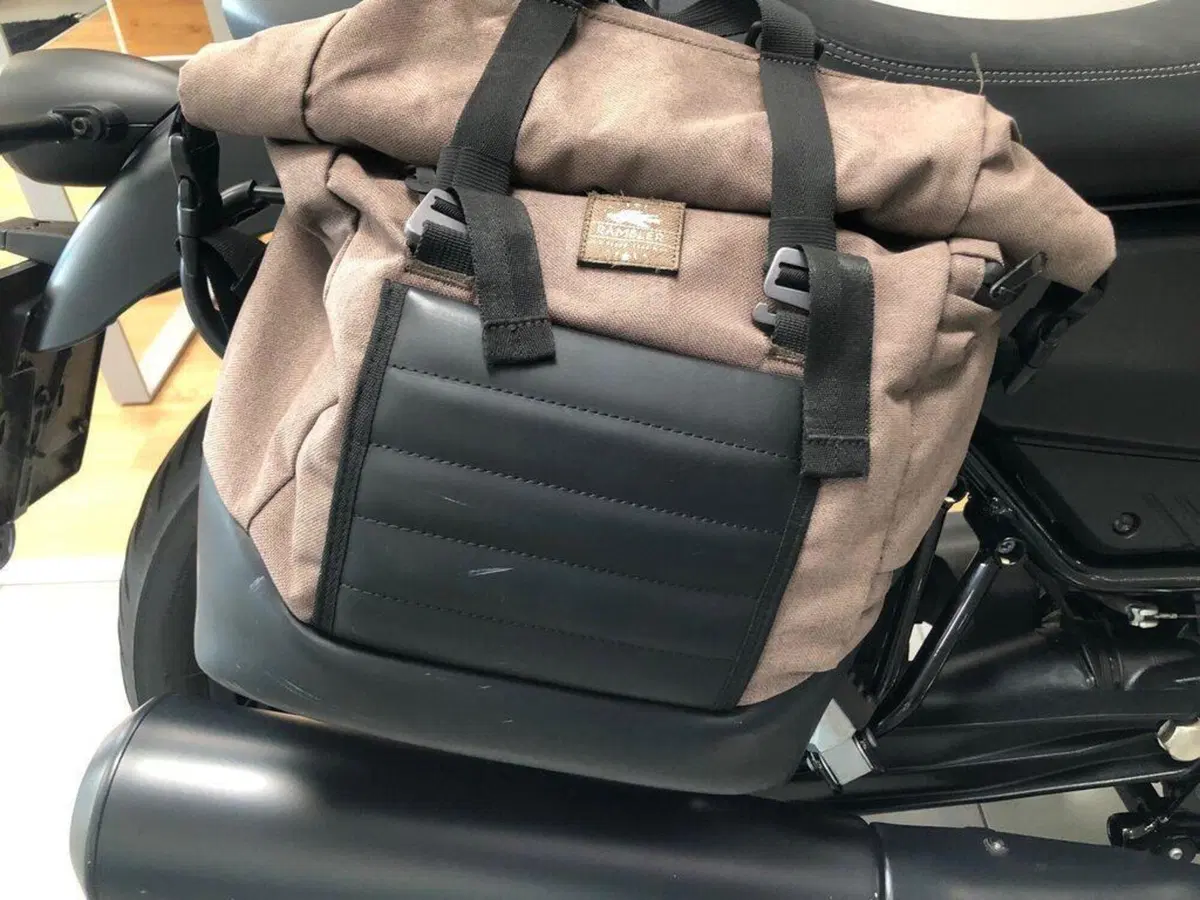 Moto Guzzi V7 Stone (2021 - 24) (8)
