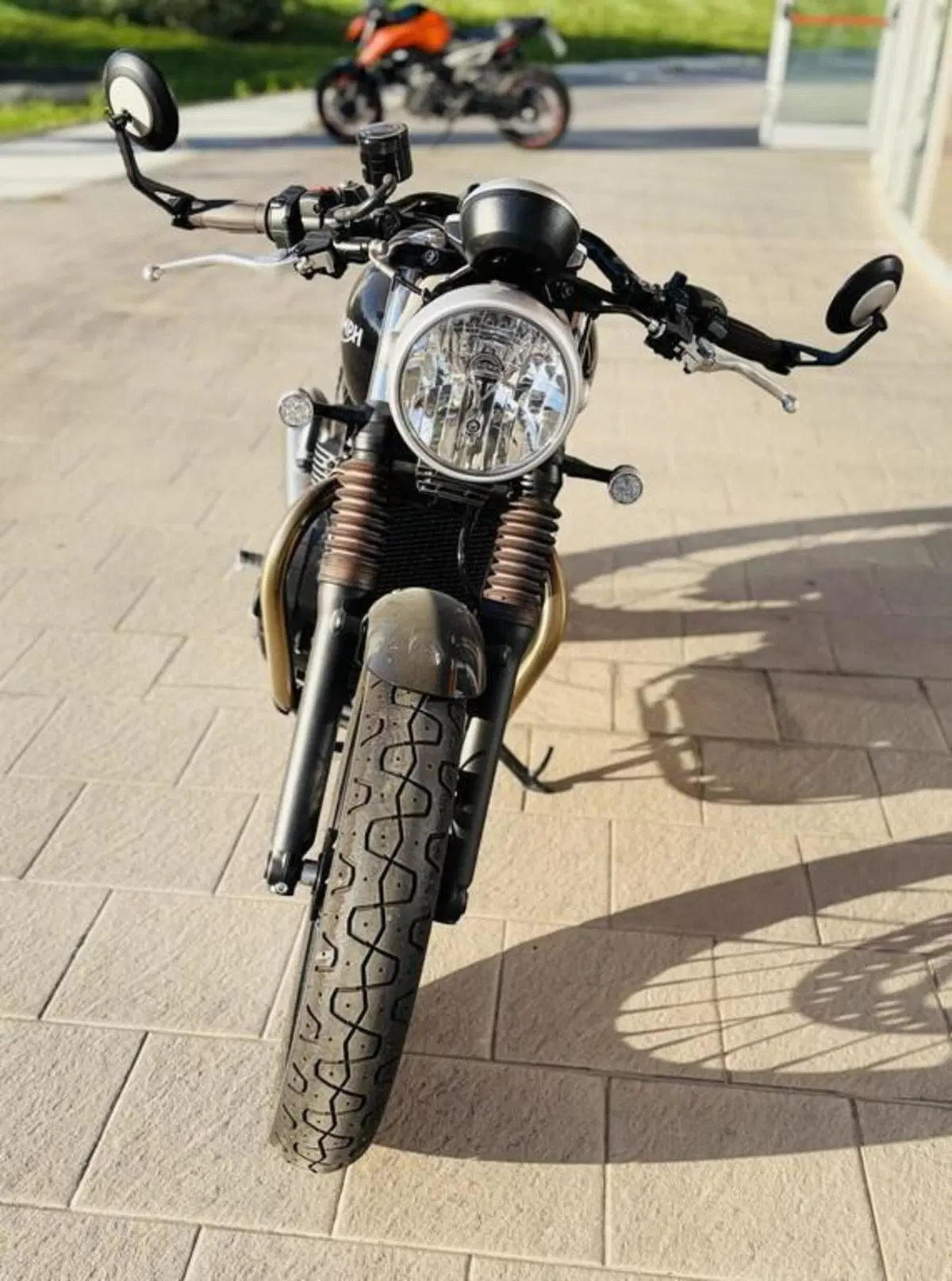 Triumph Street Twin 900 (2016) (5)