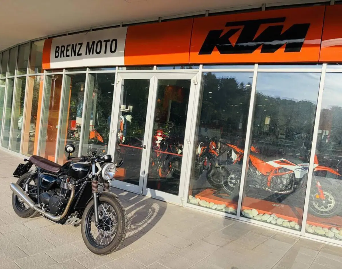 Triumph Street Twin 900 (2016) (2)