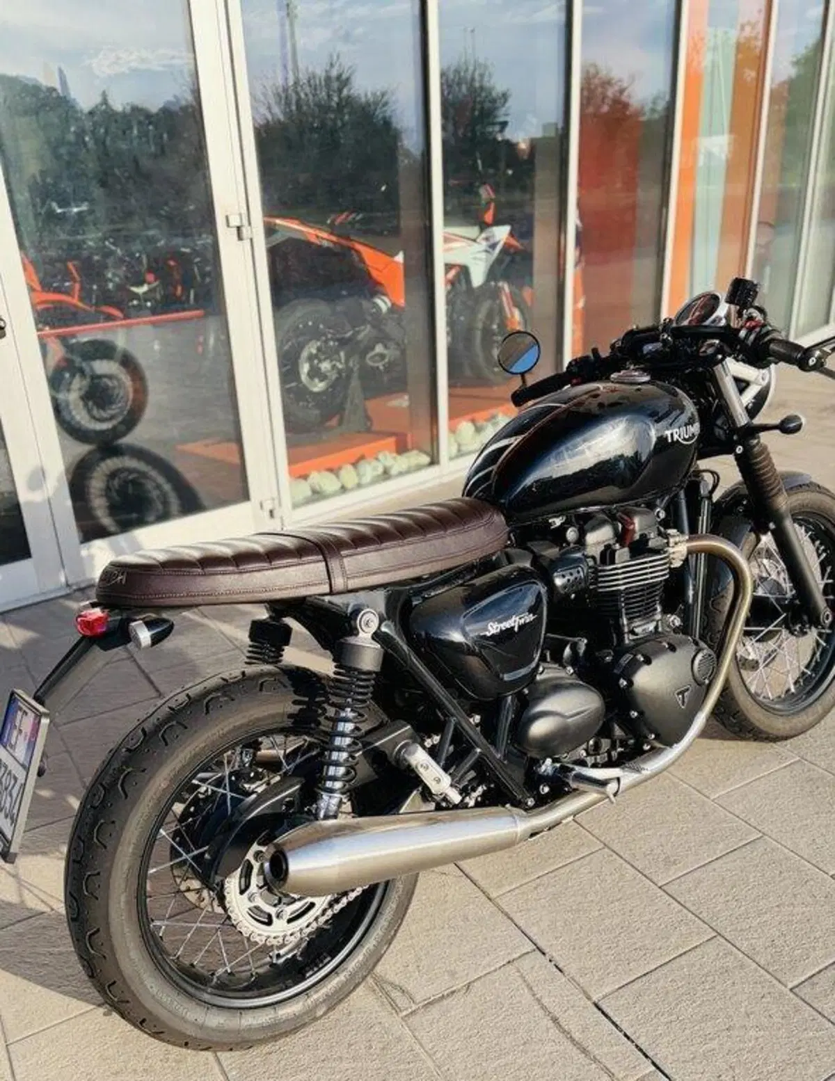 Triumph Street Twin 900 (2016) (3)