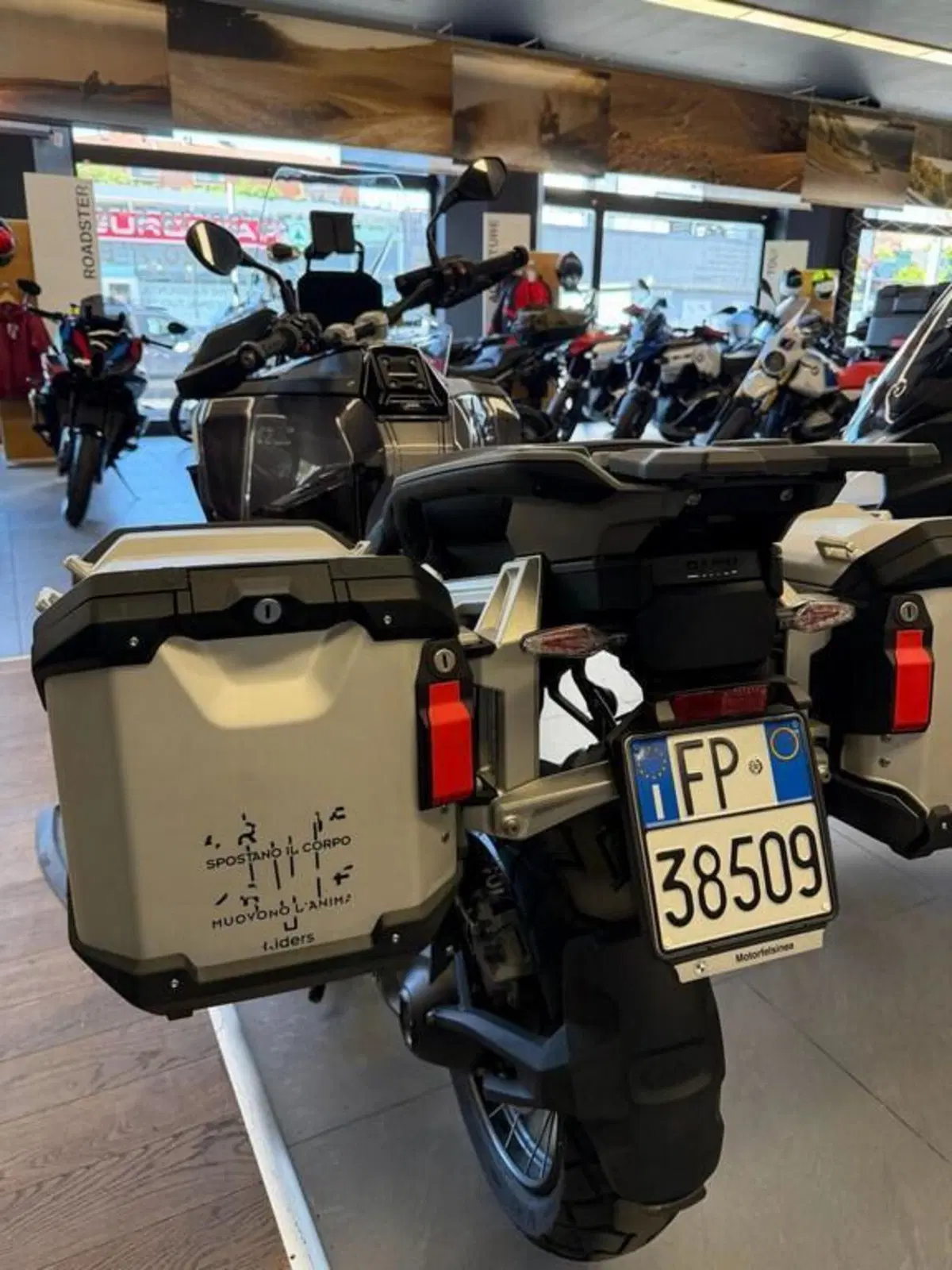 Bmw R 1300 GS Adventure Triple Black (2025 - 26) (3)