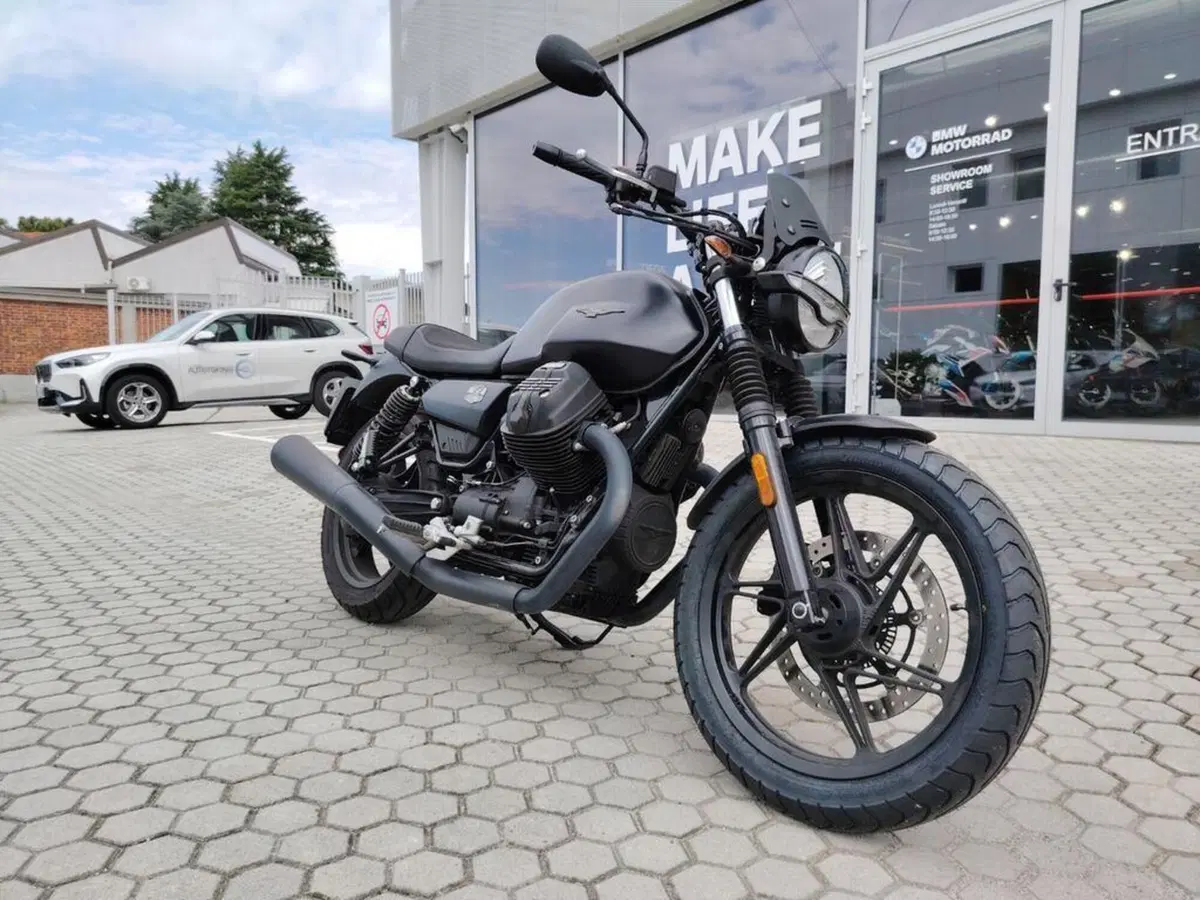 Moto Guzzi V7 Stone (2021 - 24) (3)