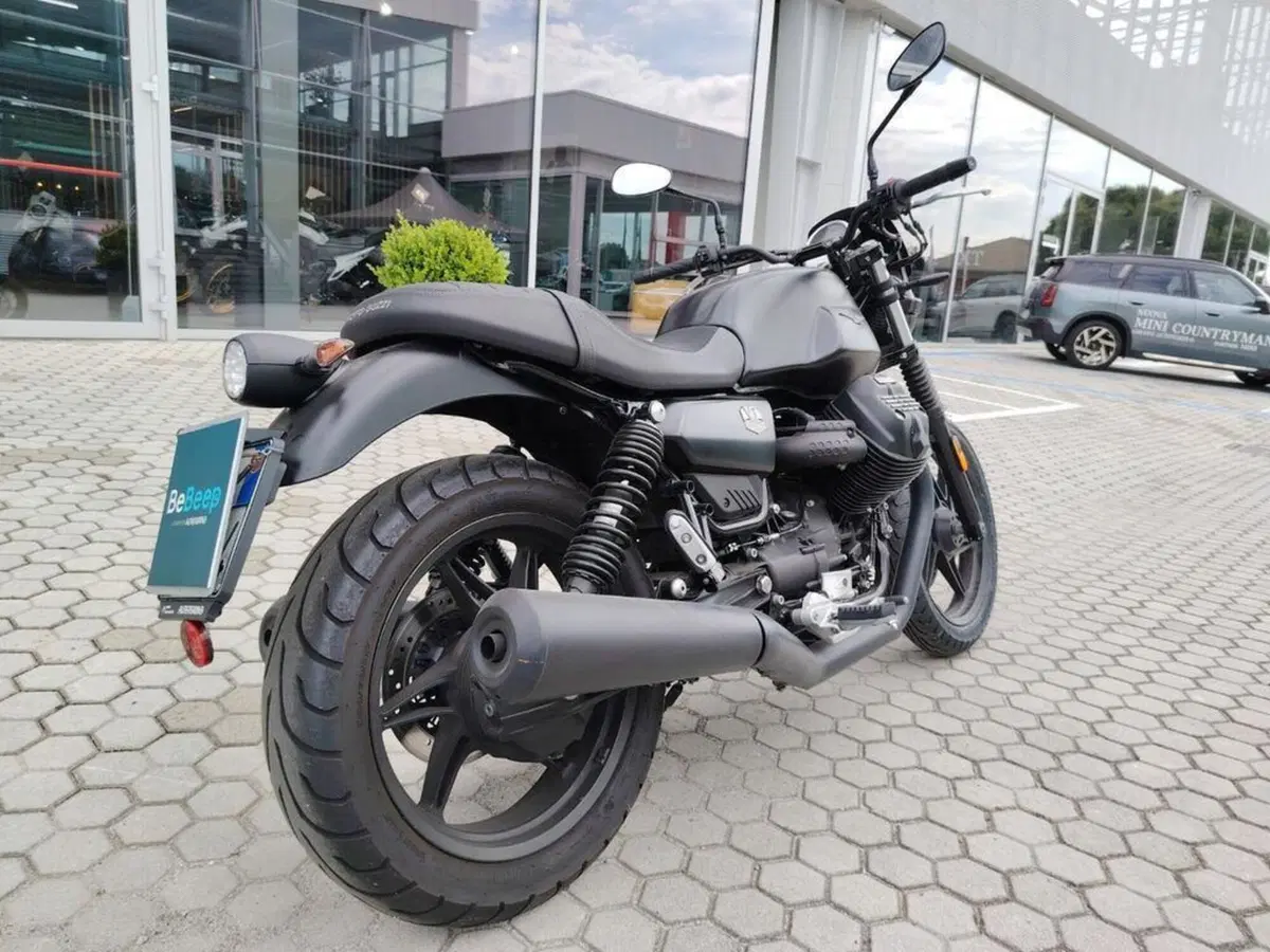 Moto Guzzi V7 Stone (2021 - 24) (7)