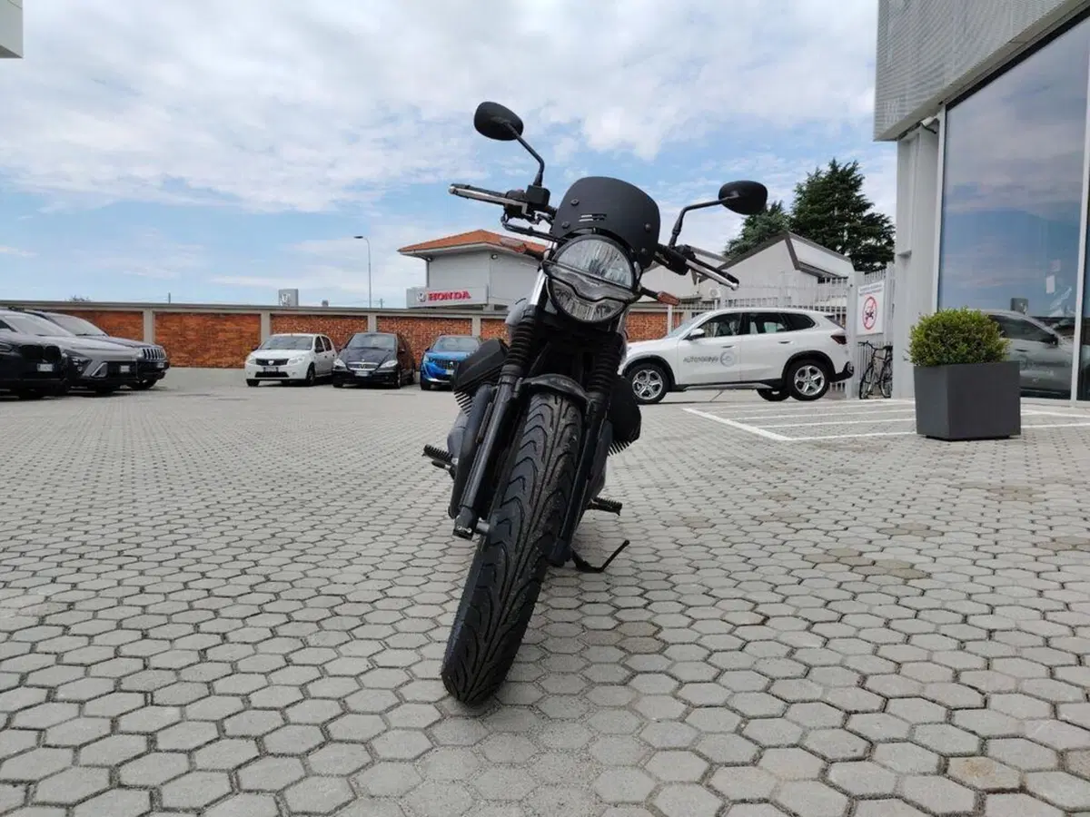 Moto Guzzi V7 Stone (2021 - 24) (2)