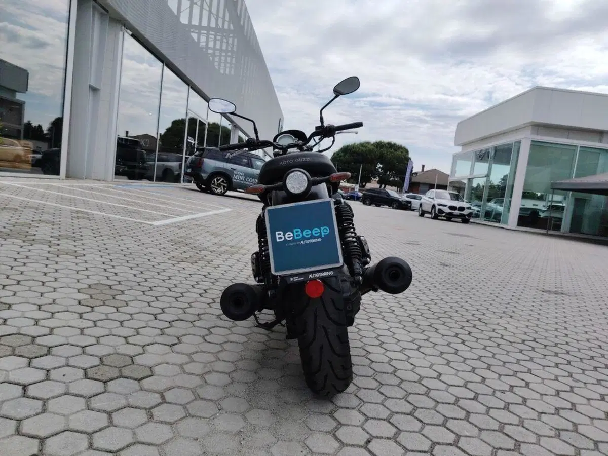Moto Guzzi V7 Stone (2021 - 24) (6)