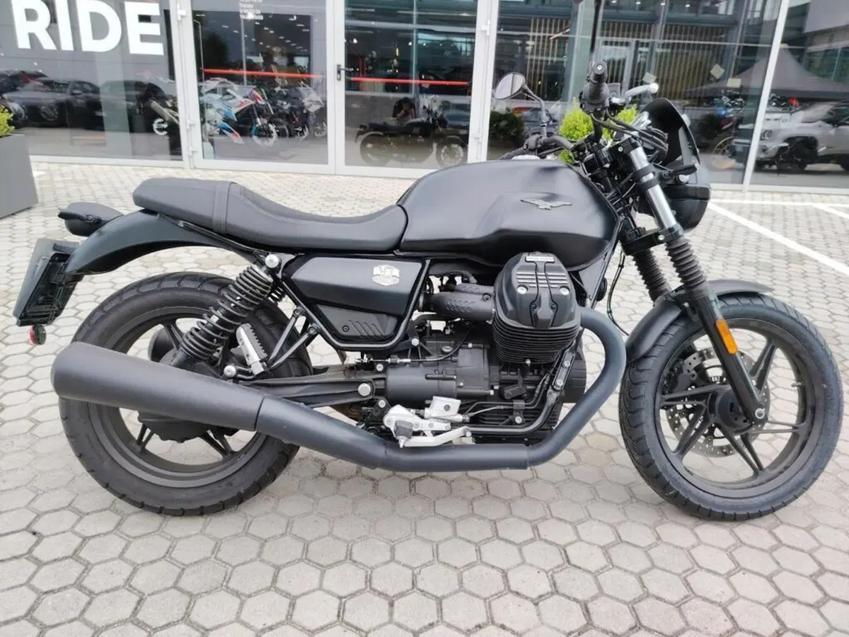 Moto Guzzi V7 Stone (2021 - 24) (8)