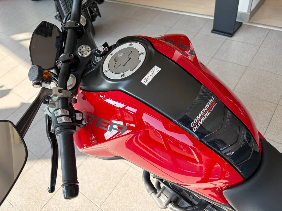 Ducati Monster 937 (2021 - 25) (3)