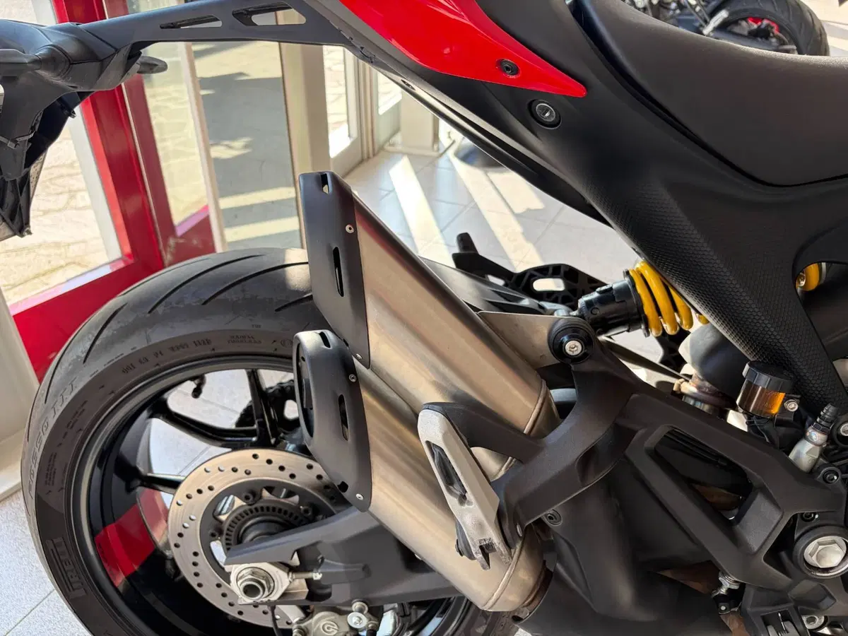 Ducati Monster 937 (2021 - 25) (8)