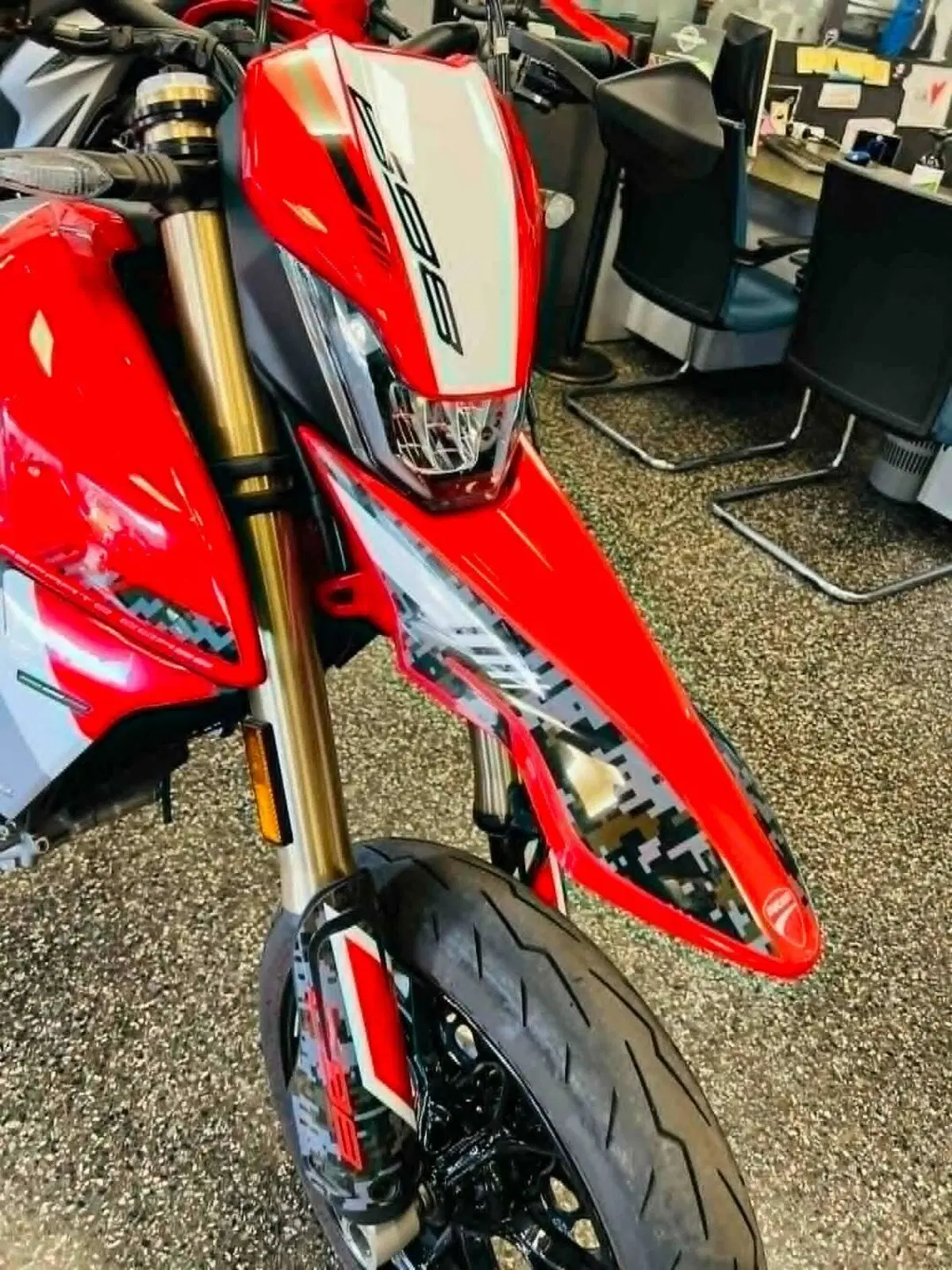 Ducati Hypermotard 698 Mono (2024 - 26) (2)
