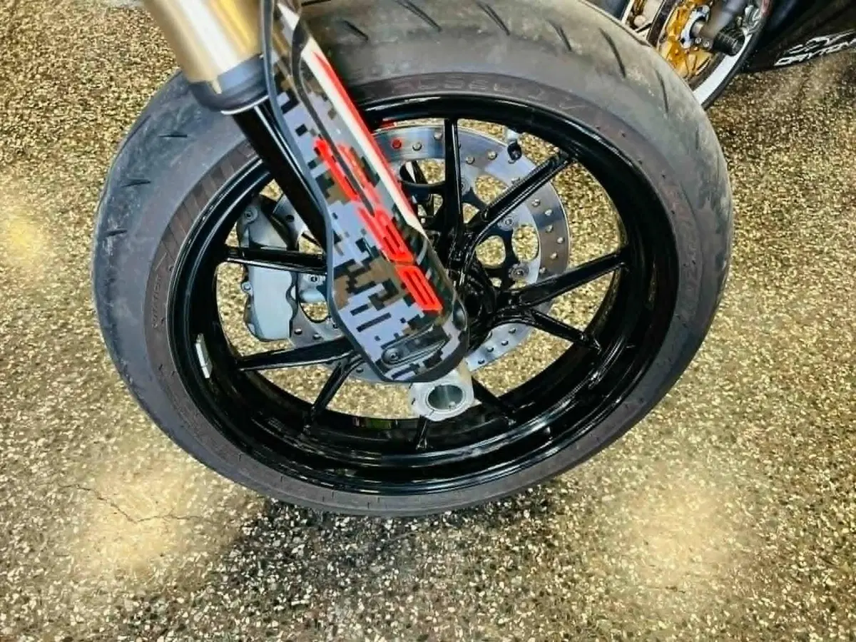 Ducati Hypermotard 698 Mono (2024 - 26) (4)