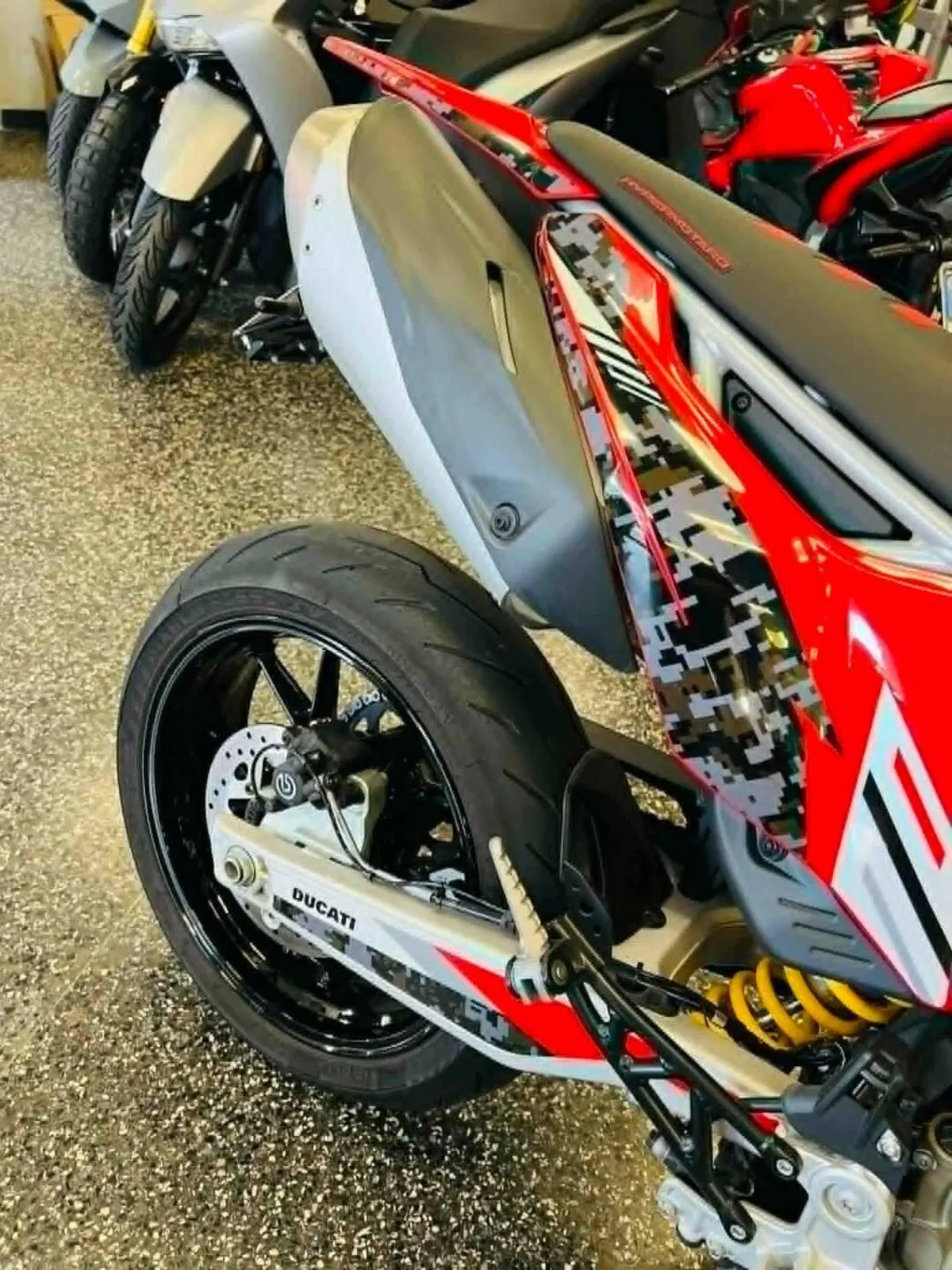 Ducati Hypermotard 698 Mono (2024 - 26) (7)