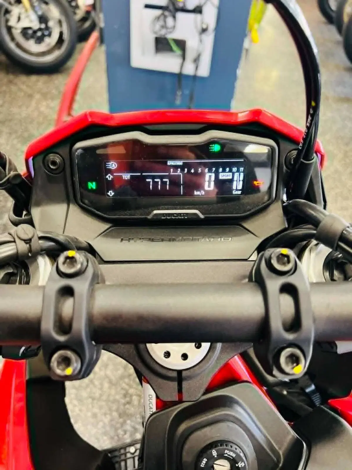 Ducati Hypermotard 698 Mono (2024 - 26) (12)
