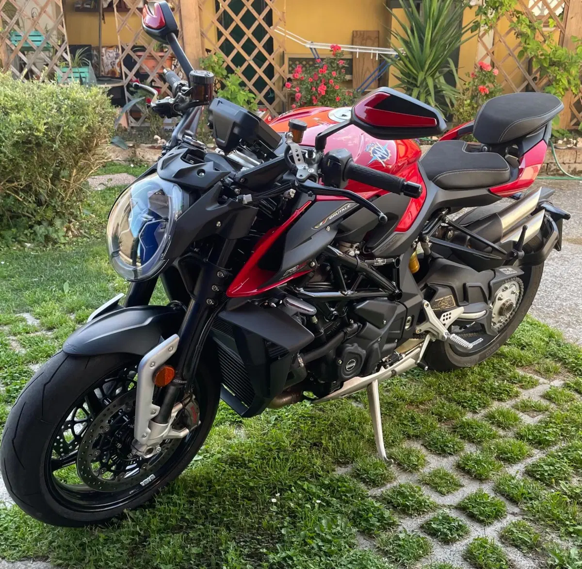 MV Agusta Brutale 1000 RS (2022 - 26) (9)