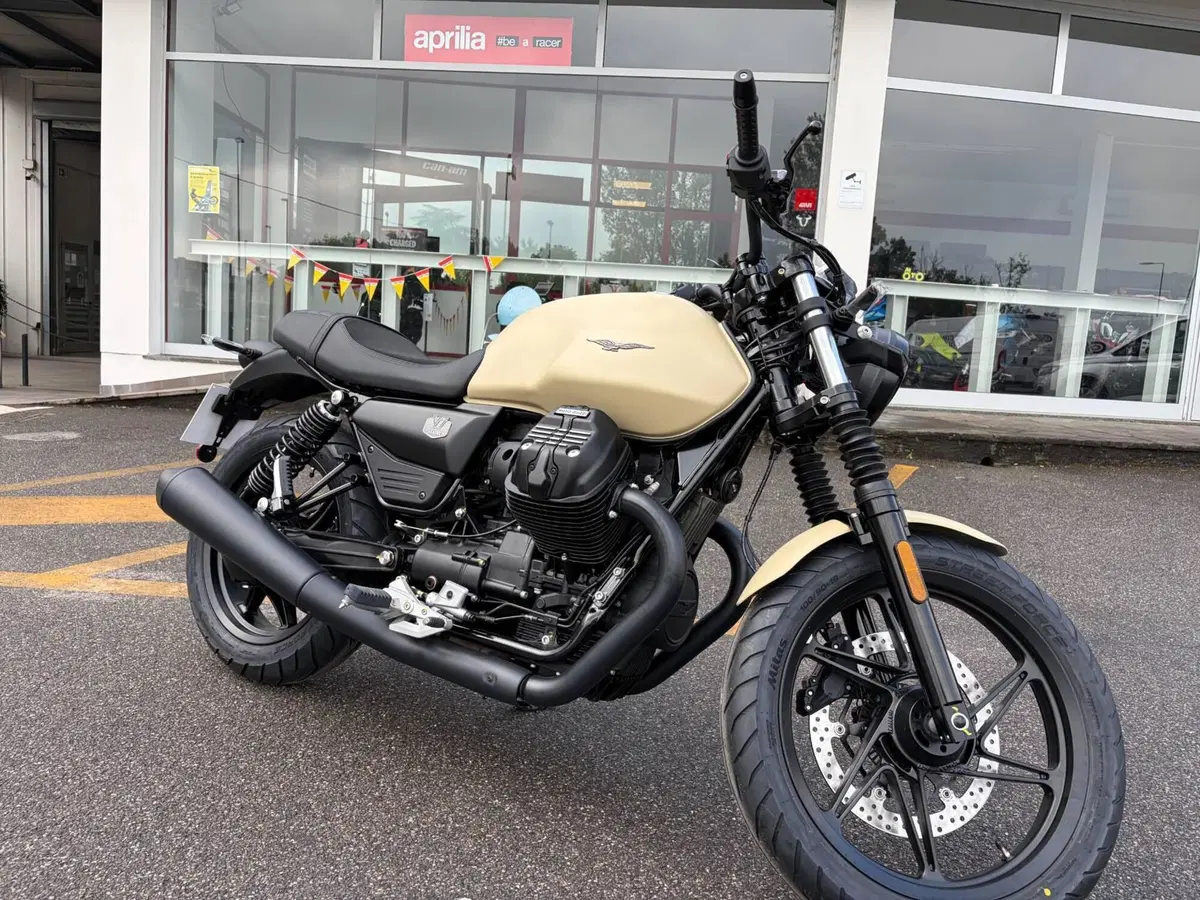 Moto Guzzi V7 Stone (2025 - 26)